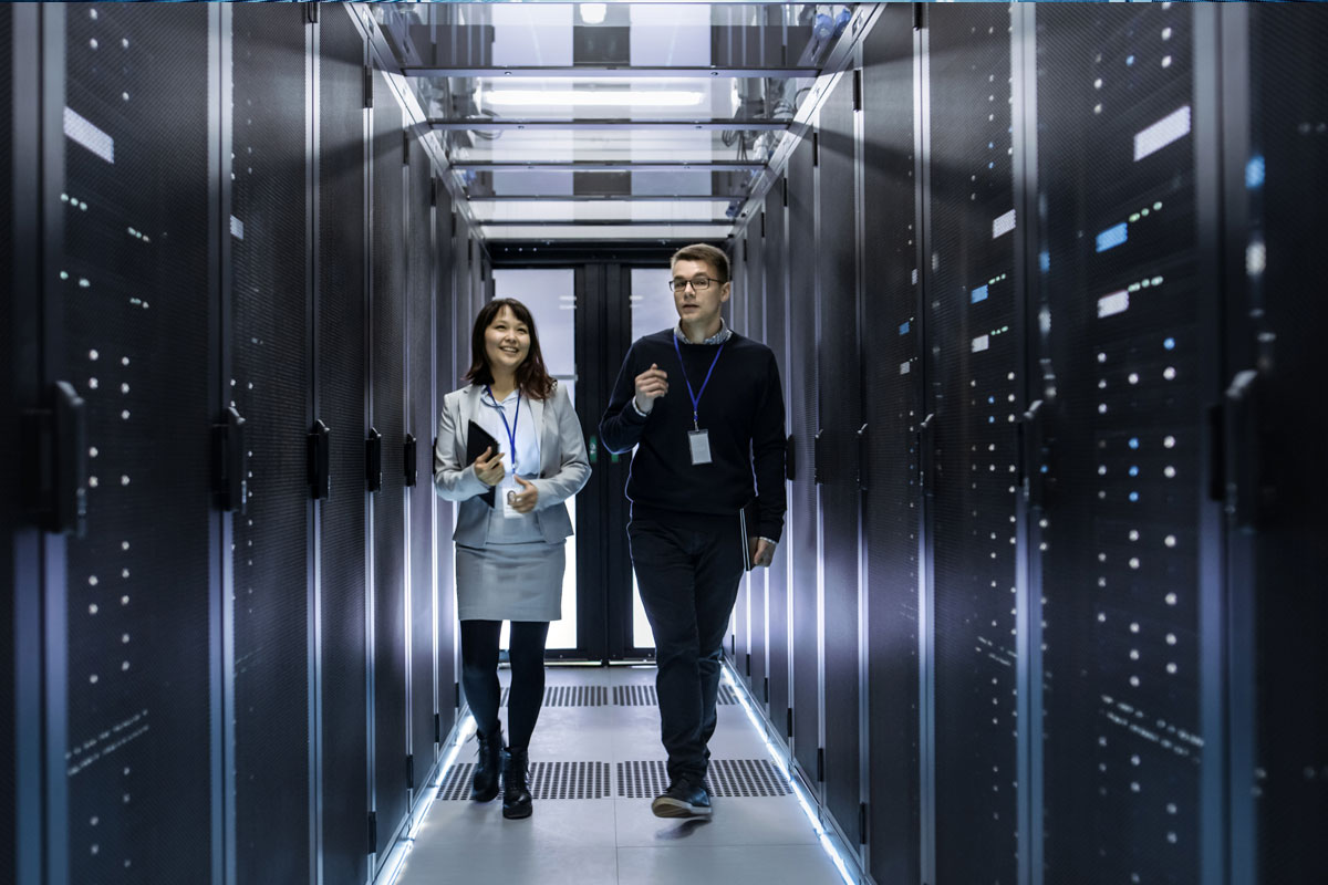 Data Centre Installation Services | Global Installation Cable two specialists working on data centre installation project